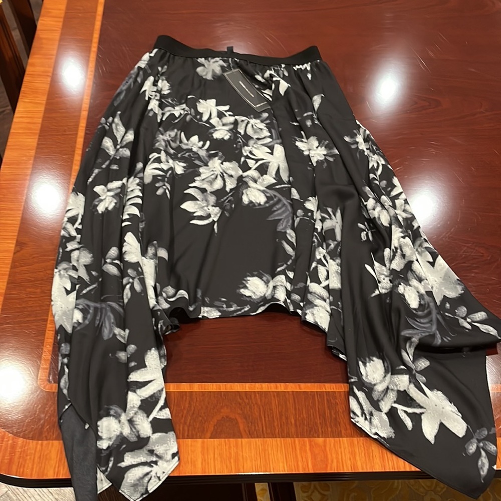 New with tag BCBG MAXAZRIA skirt - Picture 3 of 5
